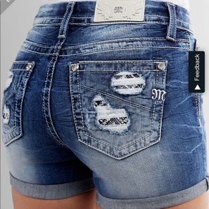 Miss Me curvy mid-rise short sz 26